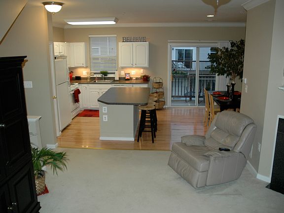 2nd image of 21810 Kelsey Sq