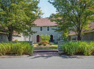 28 Harwich Ln #28, West Hartford, CT 06117