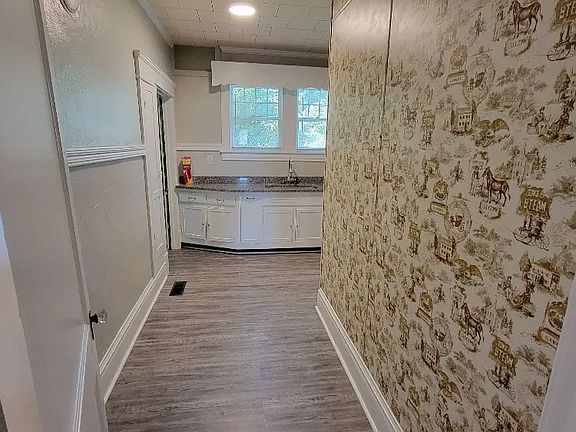 4th image of 303 S Zetterower Ave #B