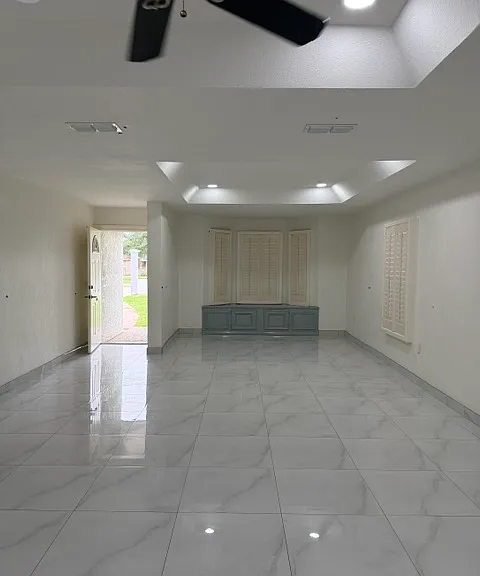 4304 W Rogers Rd — Photo 5