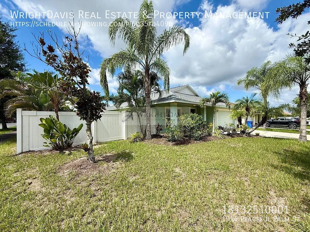 Beautiful Corner-Lot 3/2 with Large Fenced Yard & Community Amenities — Photo 3