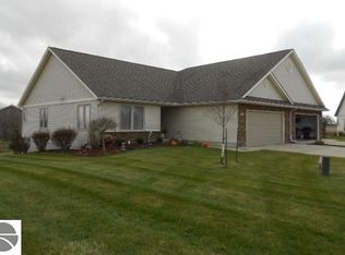 1533 Waterford Pkwy, Saint Johns, MI 48879
