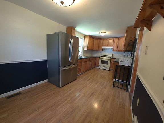 2nd image of 16 Kemp Ave