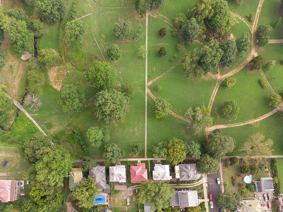 1st image of 113 Central Park