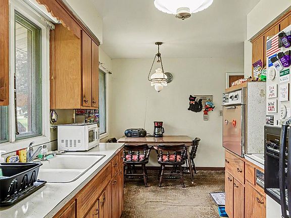 5th image of 1078 E Hill Rd