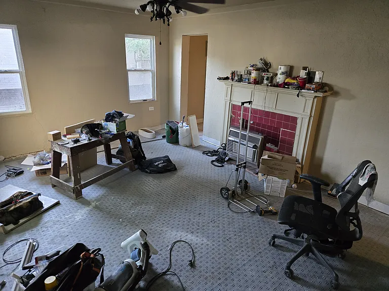 309 E Douglas Dr — Photo 10