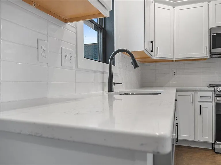 1627 Duncannon Dr — Photo 10