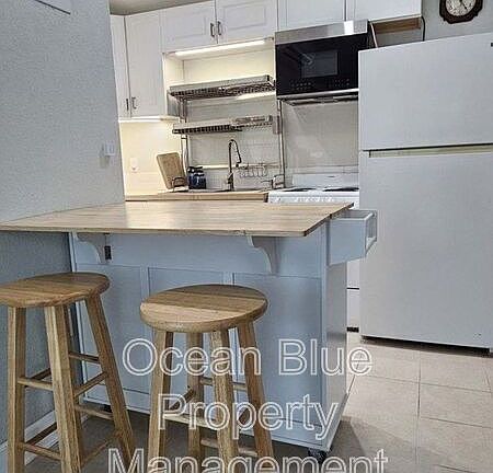4th image of 740 1/2 52nd Ave N
