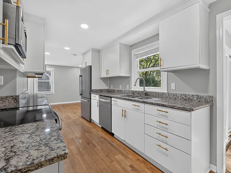 7318 Rosewood St — Photo 21