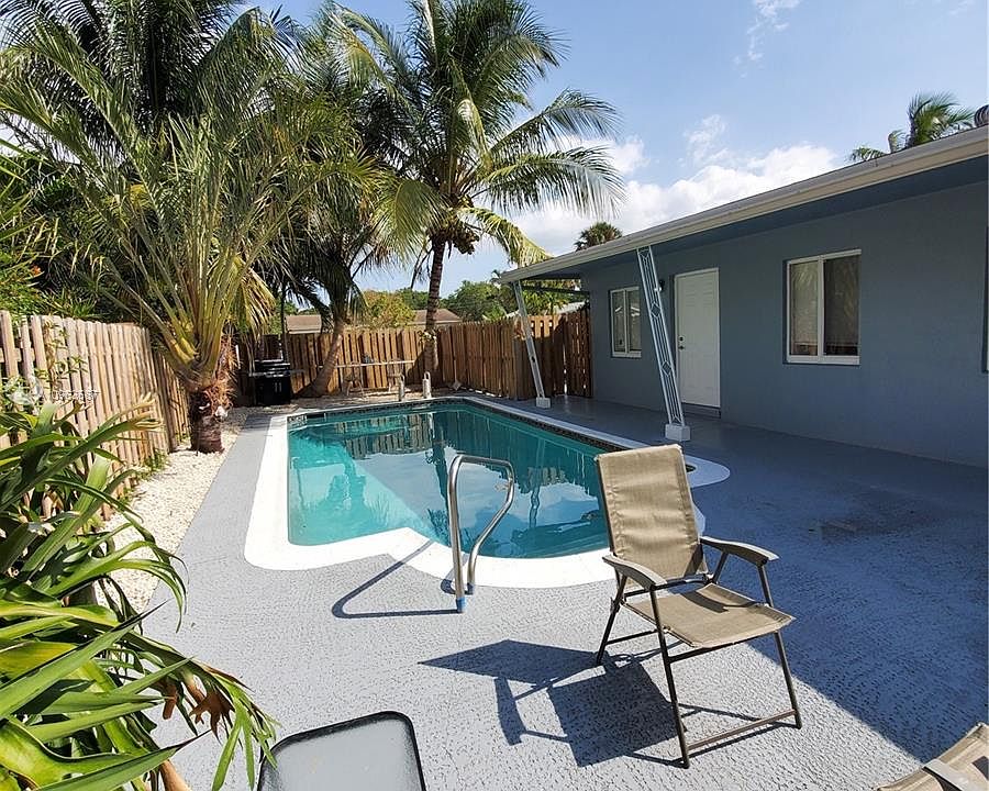 1st image of 1120 SW 30th St #F