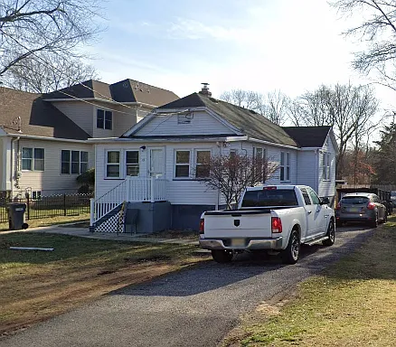43 School St — Photo 1