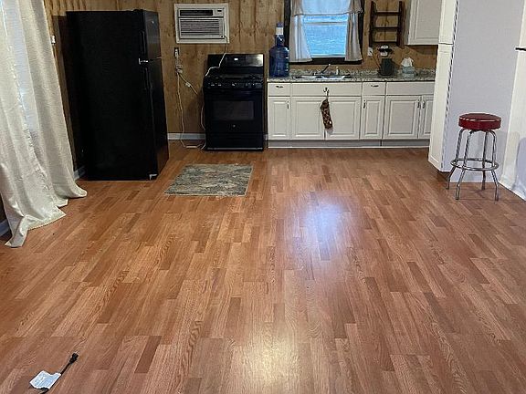 4th image of 2124 Polly Ln #B