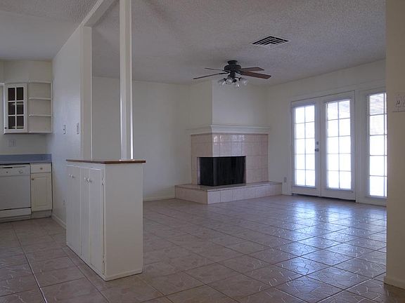 2nd image of 812 Fairway Dr