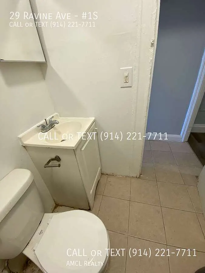 Building Photo - 29 Ravine Ave #1S