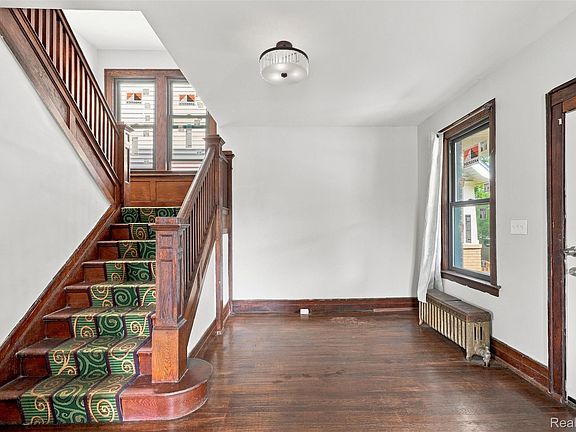 4th image of 1601 Lawndale St