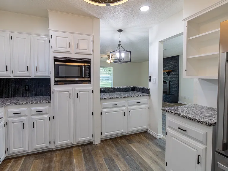 1214 Sycamore Dr — Photo 8