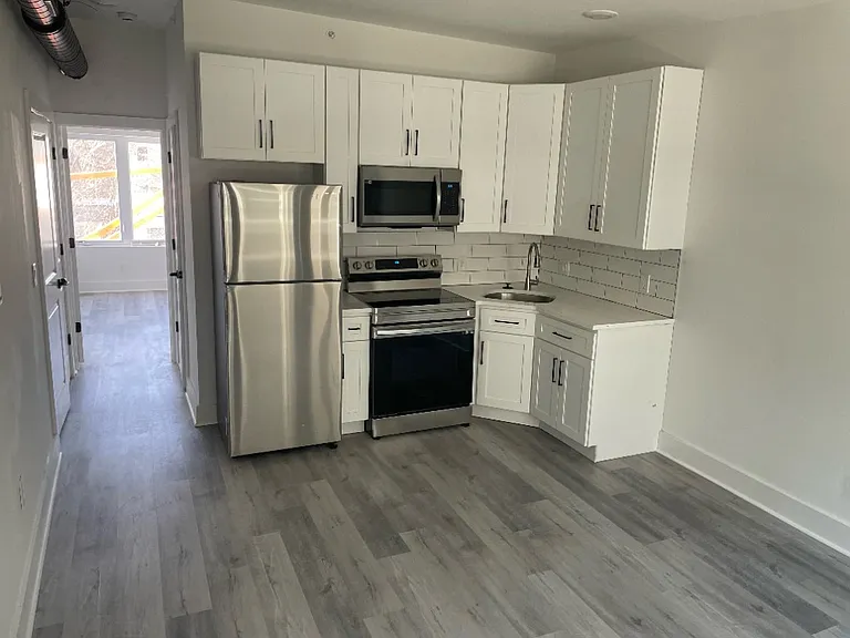 2329 E Thompson St #3B — Photo 1