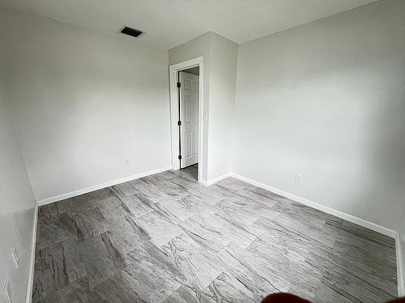 3rd image of 2548 Seneca Ave #2548