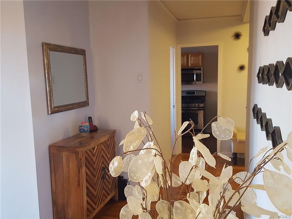 1st image of 101 Ellwood Ave APT 6e