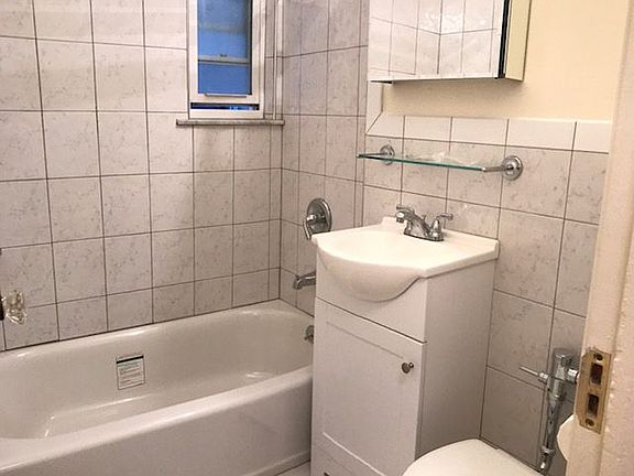 5th image of 4117 49th St APT 1F