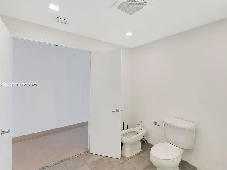 601 NE 36th St #912 — Photo 20