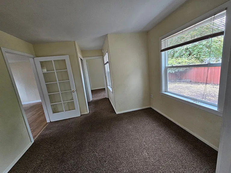 14531 Emory Ave — Photo 4