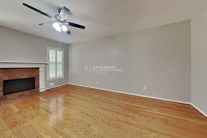 3 bed, 2.0 bath, 2576 sqft, $2,450 — Photo 4