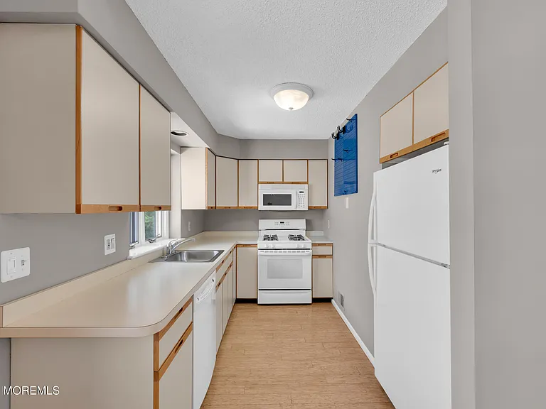 2230 Bridge Ave #4 — Photo 7