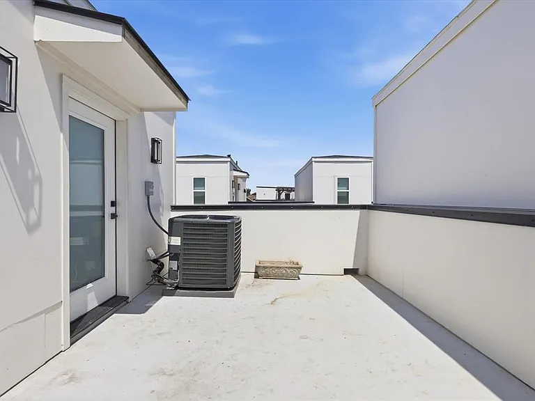 2015 California Dr #103 — Photo 20