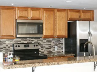 1521 W Golfview Dr, Hollywood, FL 33026