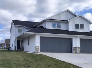 1576 Pond View Dr #1576, Neenah, WI 54956