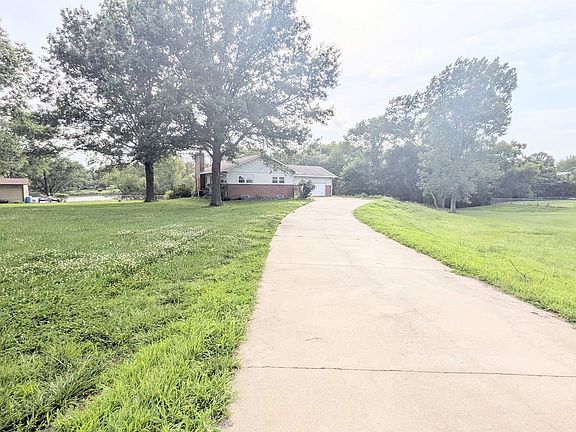4th image of 20 Locust Ln