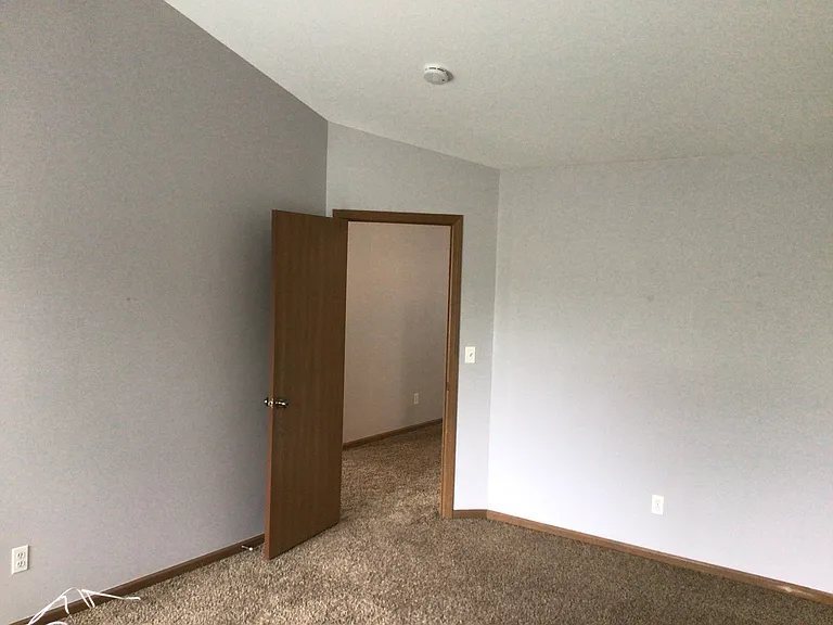 13843 S Petersburg Dr — Photo 17