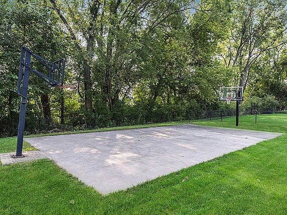 5th image of 8108 Hardwicke Dr