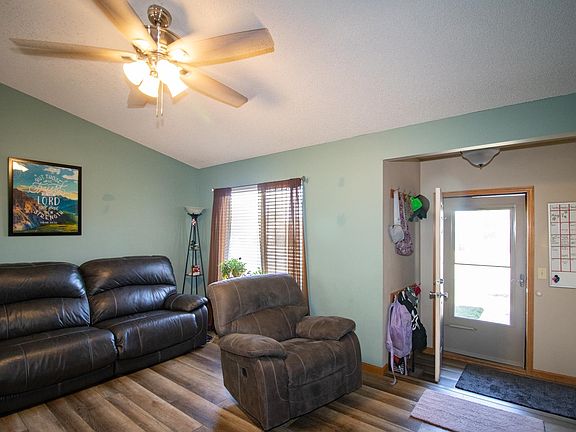 3rd image of 2212 E Carriage Dr