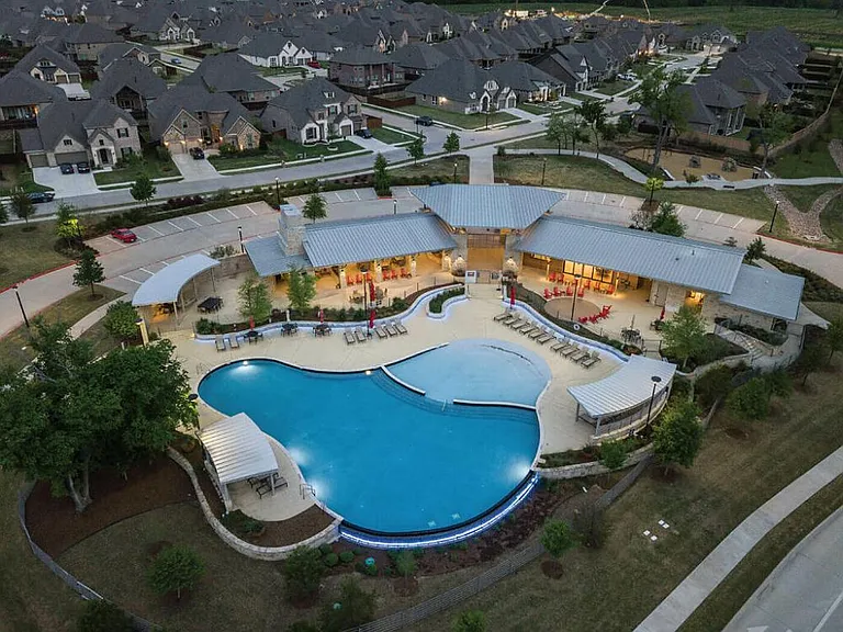 1005 Benbrook Trl — Photo 32