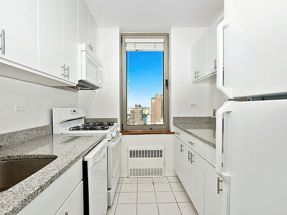 2nd image of 200 E 89th St APT 36B