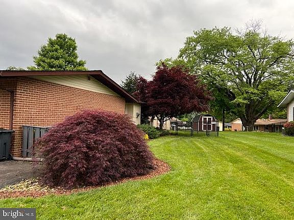 3rd image of 112 W Heather Rd