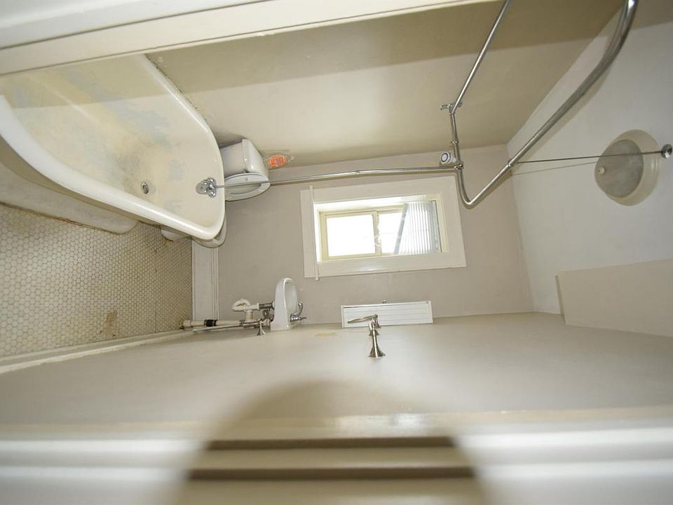 2nd image of 325 Alexander St APT 7