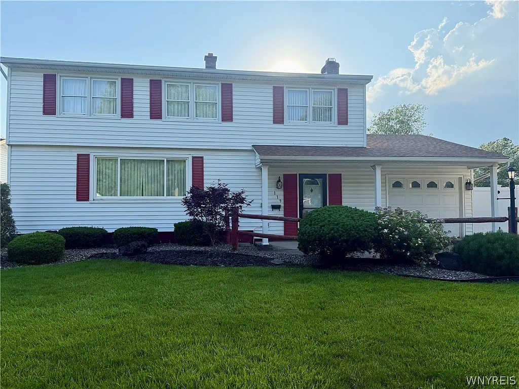 4 bed, 2.5 bath, 1972 sqft, $3,000 — Photo 1