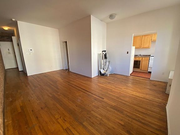 5th image of 206 E 17th St APT 5C
