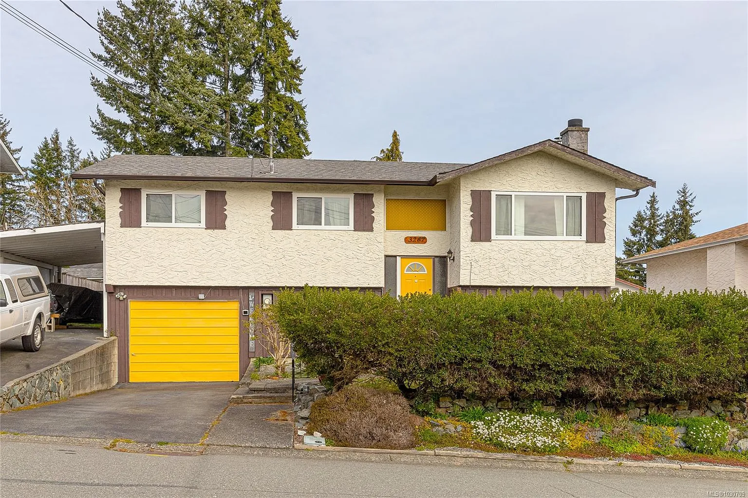 3267 Cook St photo 1