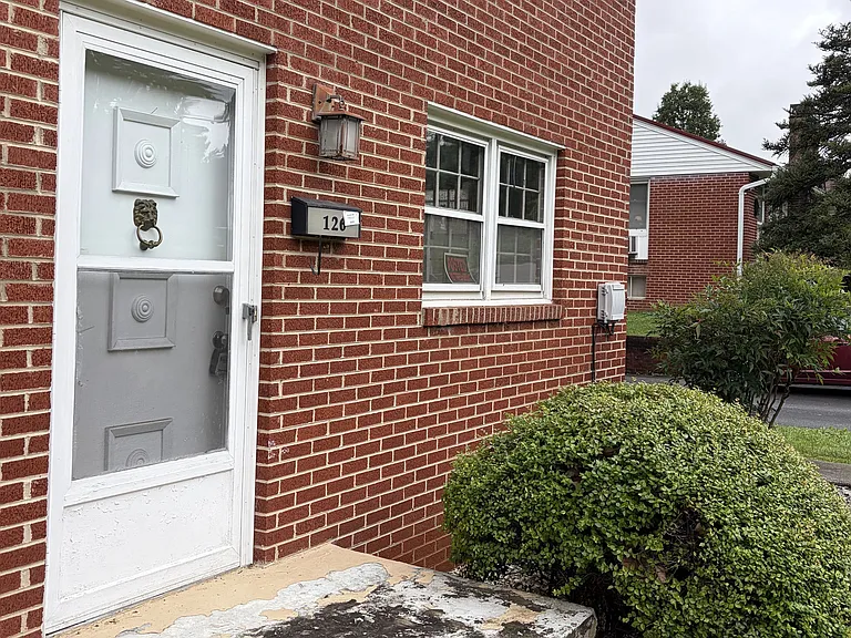 126 Sycamore Dr #126 — Photo 32
