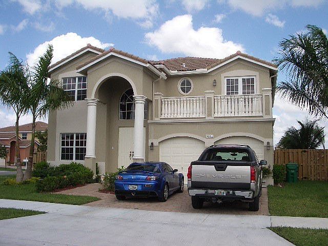 16383 SW 61 LN MIAMI