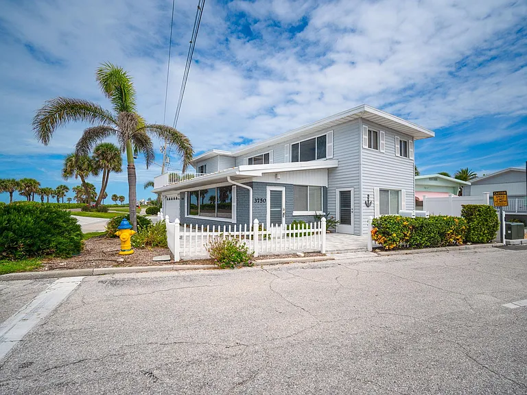 3750 Gulf Of Mexico Dr — Photo 32