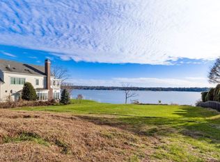 17 Sailors Way, Red Bank, NJ 07701