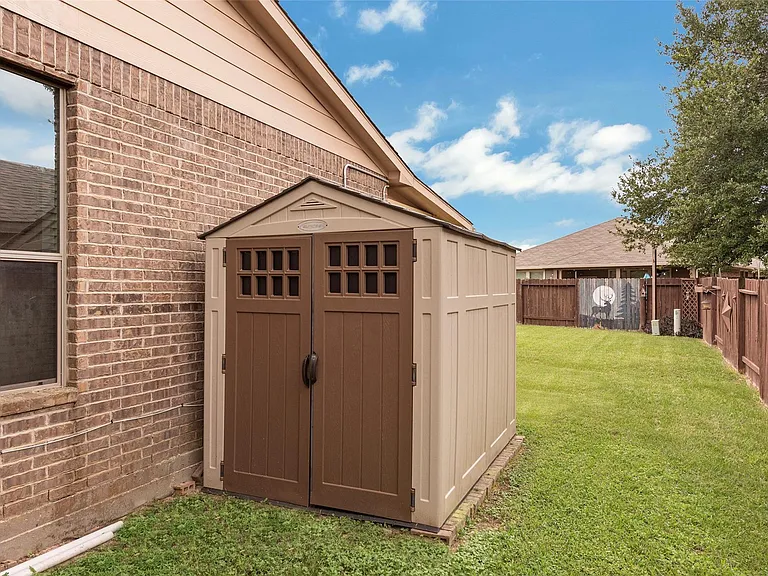 106 Crown Point Ct — Photo 23
