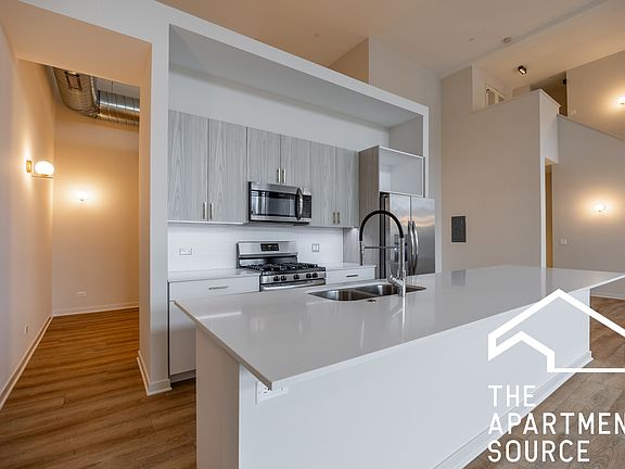 4th image of 3207 N Narragansett Ave #103