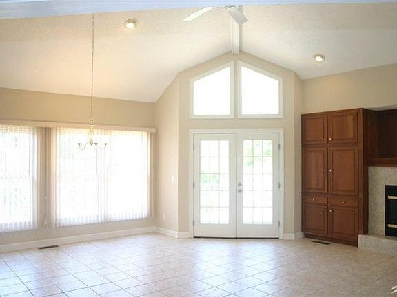4th image of 4415 Gauntlet Drive SE