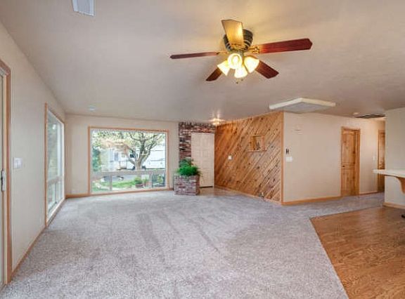 5th image of 131 Meadowlark Ct